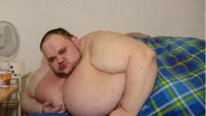 Скончался самый толстый мужчина Британии, весивший более 400 кг