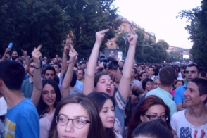 Ֆոտոռեպորտաժ դեպի Բաղրամյան 26 այսօրվա երթից