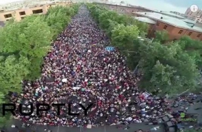 Протест на проспекте Баграмяна с высоты птичьего полета