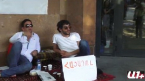 Ցուցարարներից 2 հոգի հացադուլ է հայտարարել