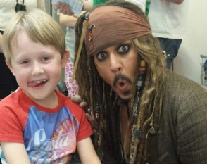 Ջոնի Դեփն անակնկալ է մատուցել ծանր հիվանդ երեխաներին