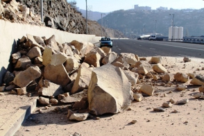 Քարաթափման հետևանքով երկկողմանի փակվել է միջպետական ավտոճանապարհը