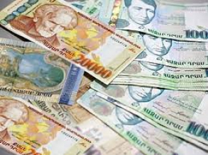 Խանութի սեփականատիրոջ աշխատասենյակից հափշտակել է 900.000 դրամ