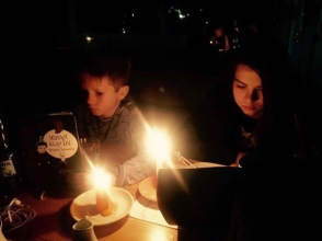 Оставшимся без света и газа жителям Крыма начали раздавать еду