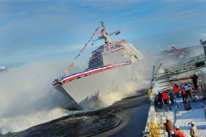 Новейший боевой корабль США сломался в открытом море (видео)