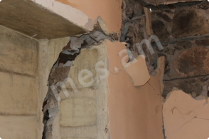 Առկա է տների հենապատի փլուզման վտանգ