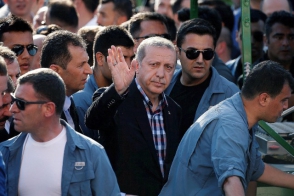 Опубликовано видео штурма отеля Эрдогана в Мармарисе