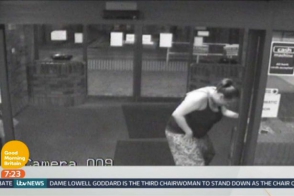Հիվանդանոցի մուտքի մոտ կանգնած կինը ծննդաբերել է 1 րոպեից էլ կարճ ժամանակում (լուսանկար, տեսանյութ)