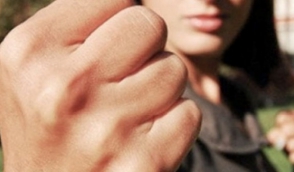 Ամուսինը  մետաղյա ձողով ծեծել է կնոջը