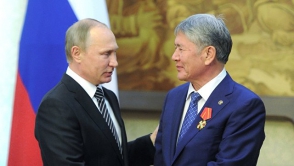 Путин наградил президента Киргизии