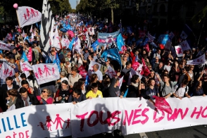В Париже тысячи французов вышли на митинг против однополых браков