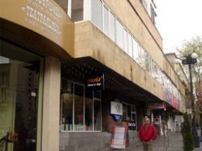 Թատրոնի շենքում 65-ամյա կնոջ մահվան դեպքով կատարվում է քննություն