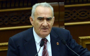 Գալուստ Սահակյանն առաջարկում է գումար ունեցողների անուններն ԱԺ–ում չտալ