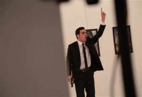 Թուրք լուսանկարիչ. «Մարդասպանը հանգիստ կանգնած էր Կառլովի հետևում» (լուսանկարներ, տեսանյութ)