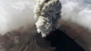 Извержение вулкана в Гватемале сняли с беспилотника