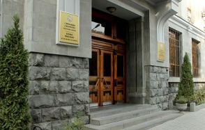 Քաղաքացին կոտրել է դատախազության անցագրային կետի ապակիները