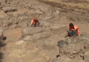 vesti.ru-ի ռեպորտաժը Հայաստանում միջնադարյան ամրոցի պեղումների մասին