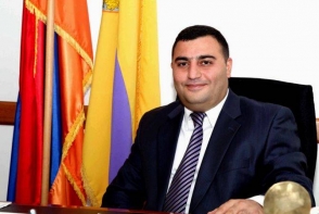 Էջմիածնում բողոքի ակցիա է իրականացվել քաղաքապետ Կարեն Գրիգորյանի հրաժարականի պահանջով (տեսանյութ)