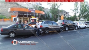 Ջրաշխարհի մոտ բախվել են BMW X5-ը, Lexus-ը, 2 Mercedes ու Skoda-ն