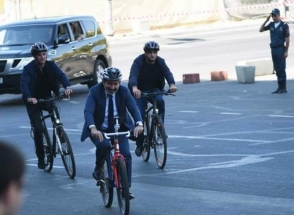 Հոլանդիայի վարչապետն էլ է հեծանվով երթևեկում, ուղղակի կողքից երկու հեծանվորդ չի լինում