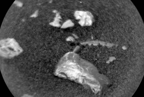 На Марсе нашли неизвестный блестящий объект