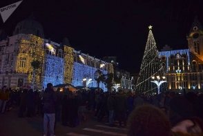 В Батуми зажглись огни на главной новогодней елке города