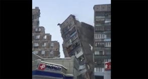В Магнитогорске снесли стены здания, повреждённого при обрушении подъезда (видео)