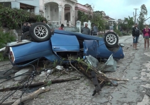 Последствия разрушительного торнадо на Кубе