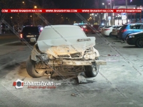 «Ռոսիա Մոլ»-ի մոտ բախվել են BMW-ն ու Opel-ը. BMW-ում հրդեհ է բռնկվել