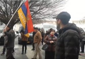 «Հարկատուներին բոմժ են սարքել». Արմավիր–Երևան երթուղու վարորդները բողոքի ակցիա են անում (տեսանյութ)