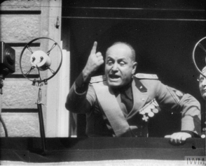 Бенито Муссолини был журналистом, не обладал глубокими знаниями, но мог выступать с пламенными речами