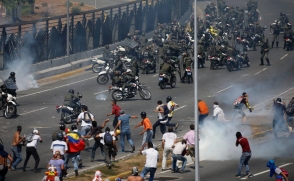 Мадуро объявил о победе над попыткой госпереворота в Венесуэле