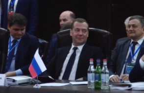 Примечательный диалог Медведева и Пашиняна (видео)