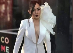 Србук появилась на церемонии открытия «Евровидения-2019» в костюме с глубоким декольте