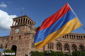В аппарате премьера Армении будут работать 720 человек