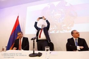 «Թավշյա» արտաքին քաղաքականության պերճանքն ու թշվառությունը