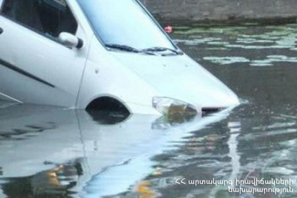 Վեդի-Լանջառ ավտոճանապարհին «Hyundai Sonata»–ն ընկել է ջրատարը. տուժածները հոսպիտալացվել են