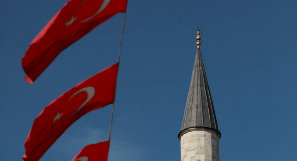 Թուրքիայի ընդդիմադիր կուսակցություններն արձագանքել են քաղաքապետների պաշտոնակնությանը