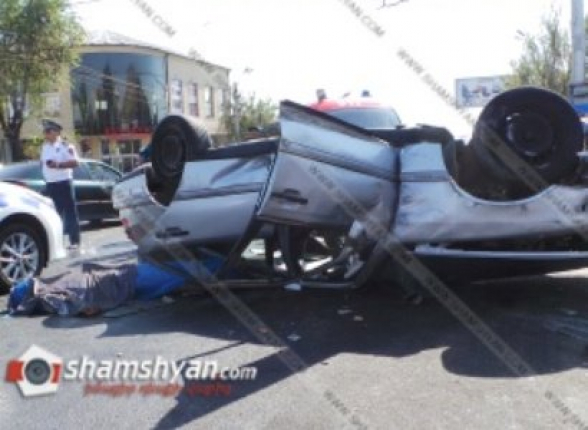 Ողբերգական վթար Երևանում. բախումից հետո Mercedes-ներից մեկը գլխիվայր շրջվել է. կա 1 զոհ, 1 վիրավոր