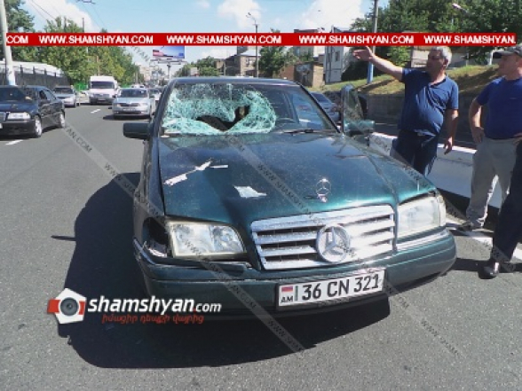 Երևանում Mercedes-ի վարորդը «Դրախտ» ռեստորանի դիմաց վրաերթի է ենթարկել փողոցը չթույլատրելի հատվածով անցնող հետիոտնին
