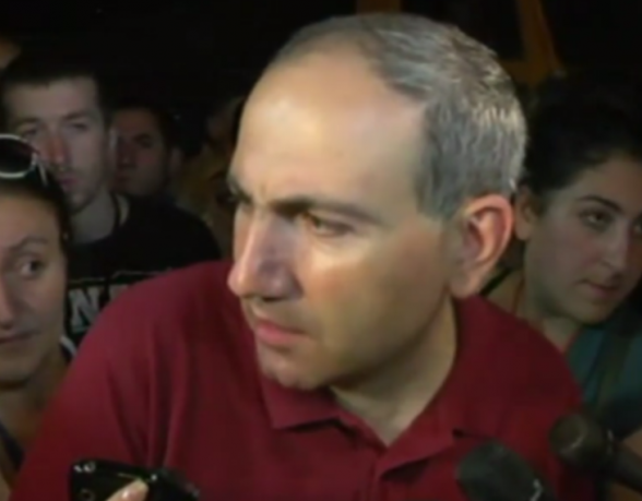 Հիմա արդեն պարզ է, թե ինչպես և ինչ պայմաններում Նիկոլ Փաշինյանն այդպես հանգիստ և ապահով մուտք գործեց ՊՊԾ գնդի տարածք (տեսանյութ)