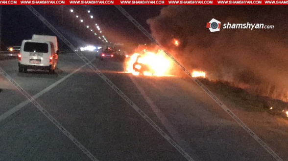 Արարատում Mercedes-ում բռնկված հրդեհի հետևանքով ավտոմեքենան ամբողջովին վերածվել է մոխրակույտի