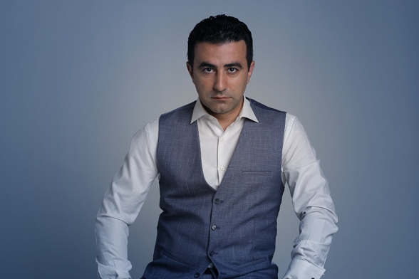 ՀՀ-ում ինչքան պաշտոնյա կա, հանի ու ԺՊ սարքի, իհարկե՝ բացի քեզնից, դե դու հավերժ ես