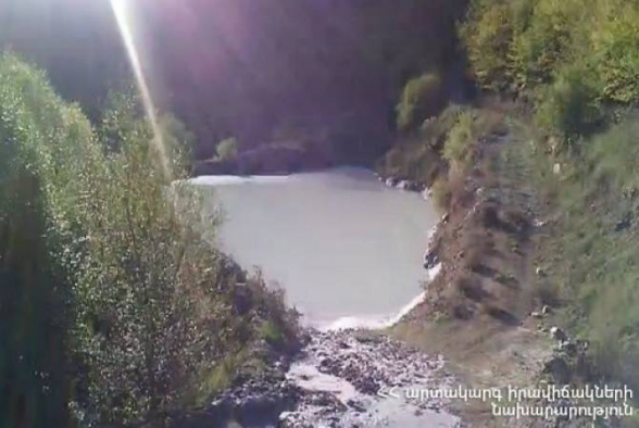 Վնասվել է կոմբինատի պոչամբարը. արտանետումները լցվել են Ողջի գետը (տեսանյութ)