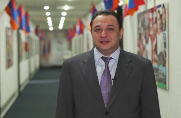 Այսօր մենք ապրում ենք կրկեսում