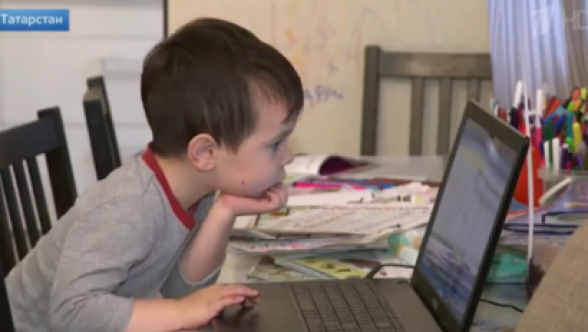4-летний Тамерлан из Казани знает алфавиты 40 языков