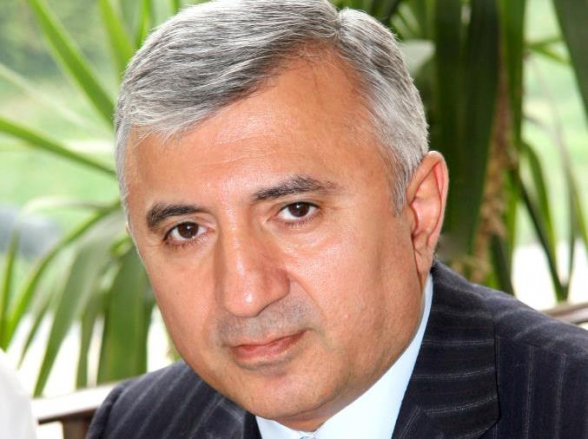 Այն դիմումները ընթերցելուց հետո, որոնցով պարբերաբար տարիներ շարունակ ինձ է դիմել Նաիրի Հունանյանը, բացարձակապես իմաստ չեմ տեսել նրա հետ անգամ 1 րոպե հանդիպել