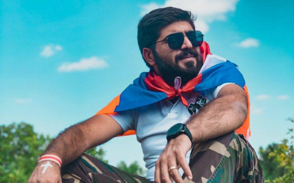 Հայոց արքային փոխարինելով տռանսի հետ