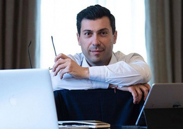 Նա դե ֆակտո և դե յուրե հռչակեց իրեն Մեսիա