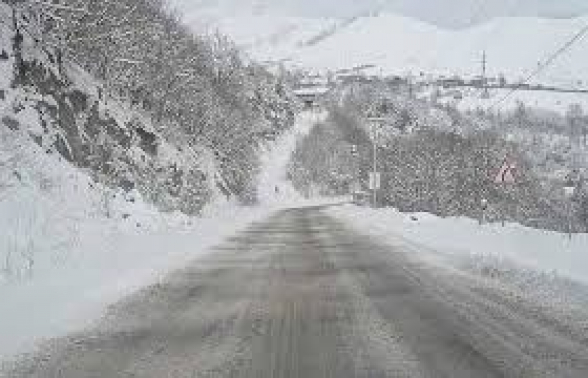 Արագածոտնի, Շիրակի, Կոտայքի մարզերում ձյուն է տեղում, Lանջիկ-Գյումրի ճանապարհին տեղ-տեղ մերկասառույց է